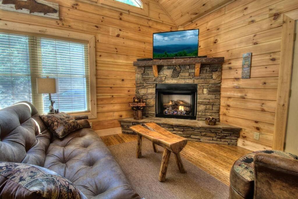 Вилла Honeymoon Getaway In Woods Near Noc And Smoky Mtn Rr Брайсон-Сити Экстерьер фото
