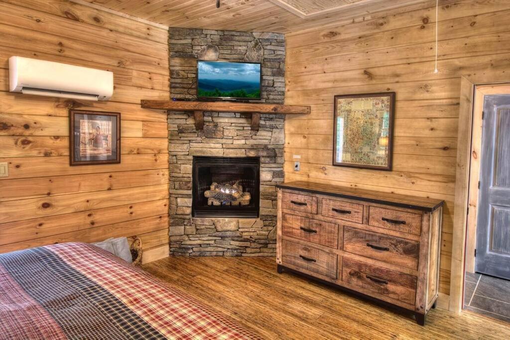 Вилла Honeymoon Getaway In Woods Near Noc And Smoky Mtn Rr Брайсон-Сити Экстерьер фото
