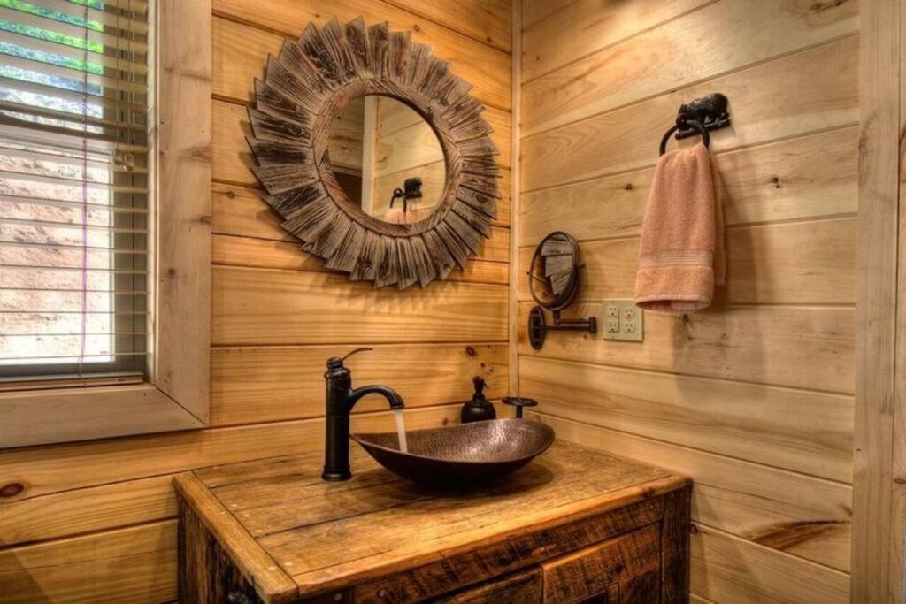 Вилла Honeymoon Getaway In Woods Near Noc And Smoky Mtn Rr Брайсон-Сити Экстерьер фото